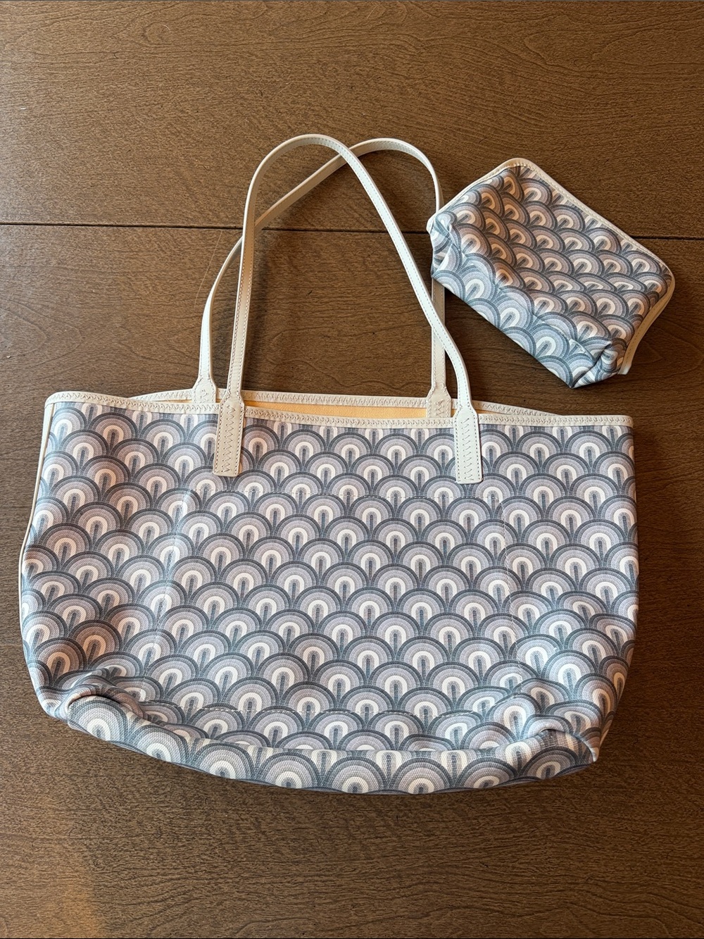 Hobo Coated Canvas Scallop Pattern Tote Bag with Matching Pouch - White & Grey